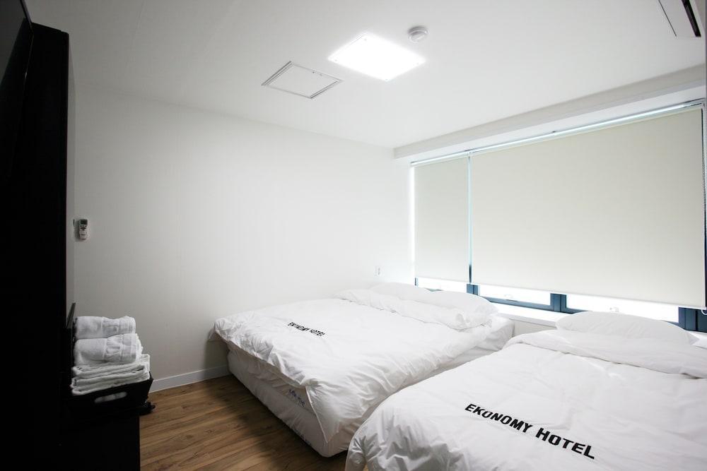 Ekonomy Hotel Myeongdong Central Сеул Екстер'єр фото