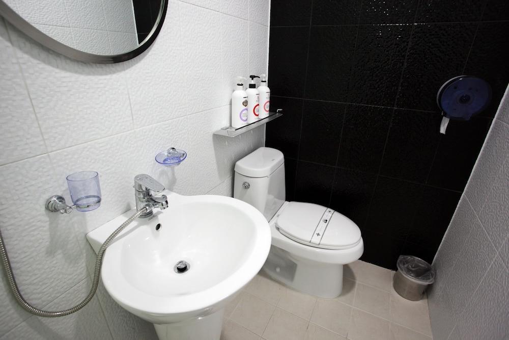 Ekonomy Hotel Myeongdong Central Сеул Екстер'єр фото