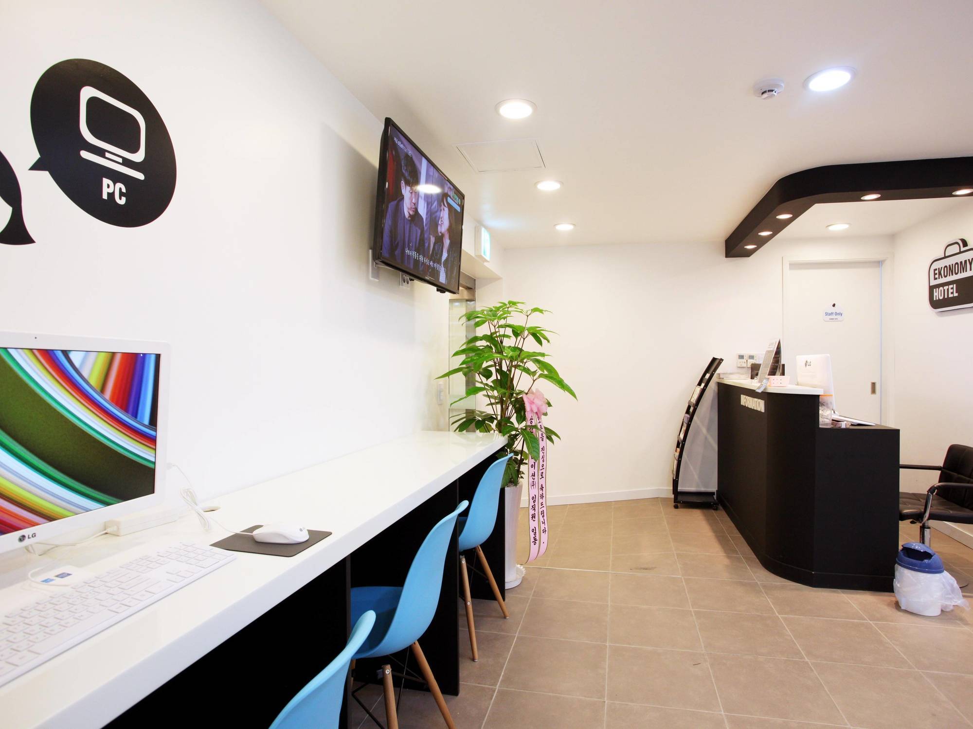 Ekonomy Hotel Myeongdong Central Сеул Екстер'єр фото