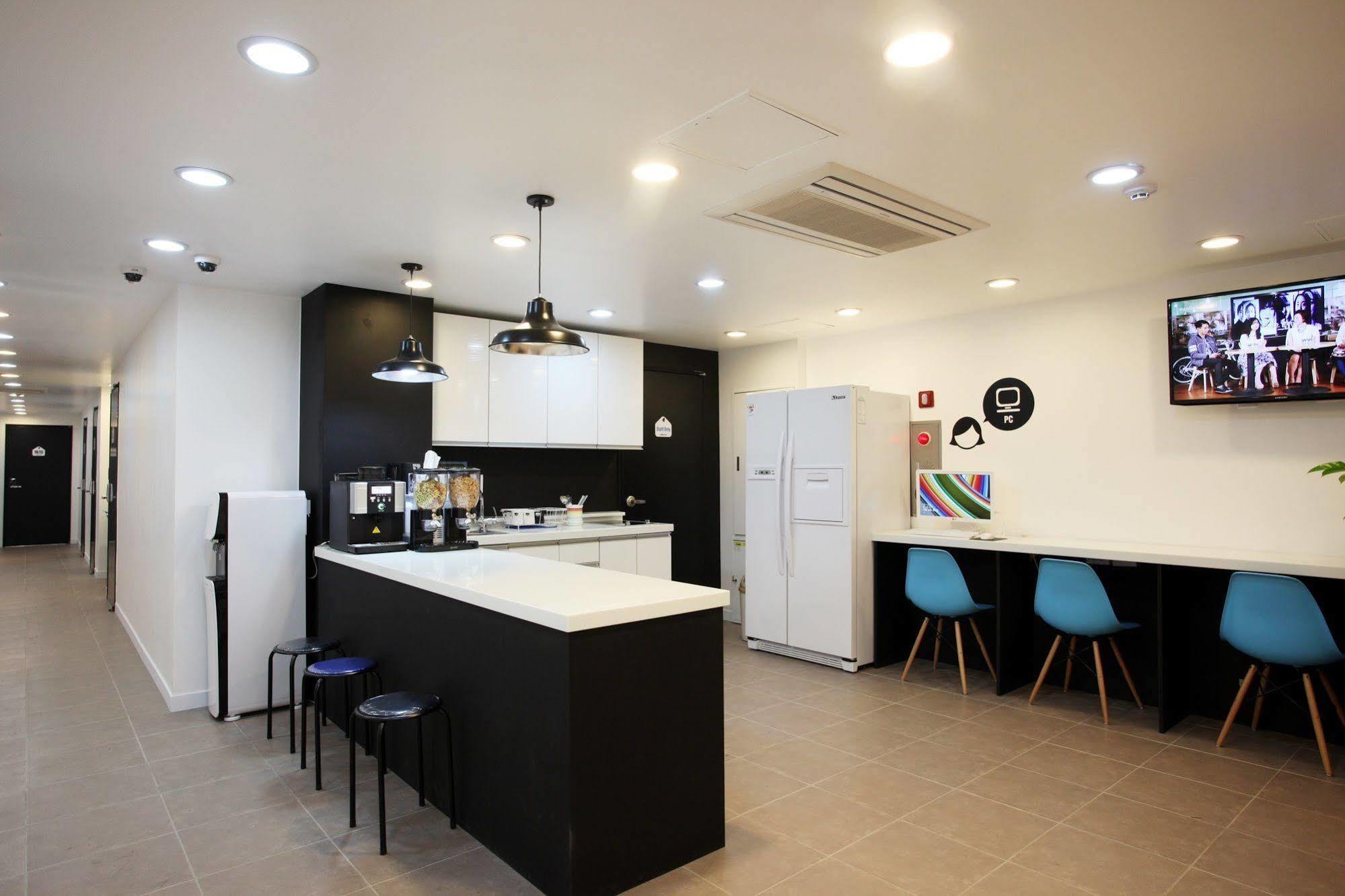 Ekonomy Hotel Myeongdong Central Сеул Екстер'єр фото