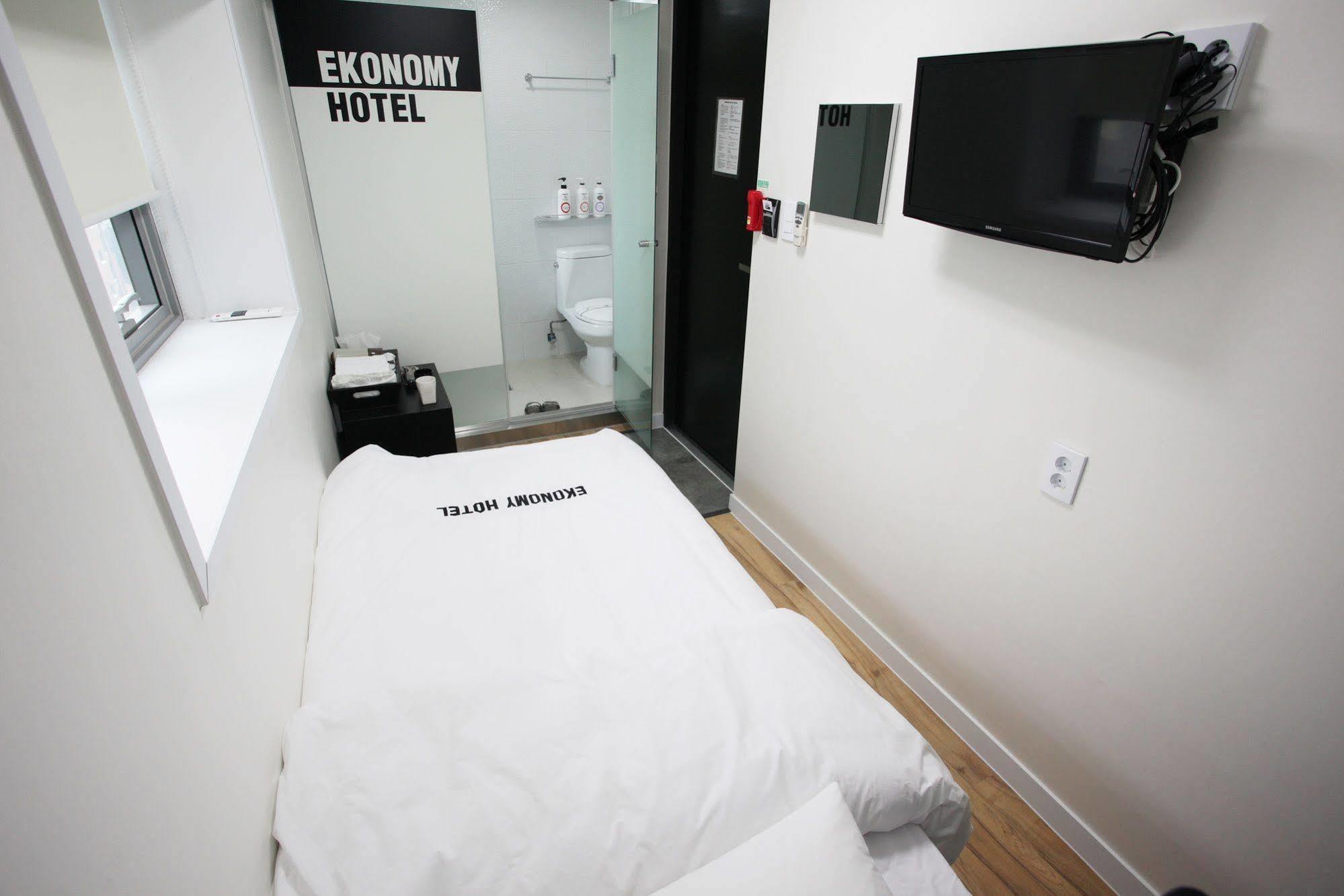Ekonomy Hotel Myeongdong Central Сеул Екстер'єр фото