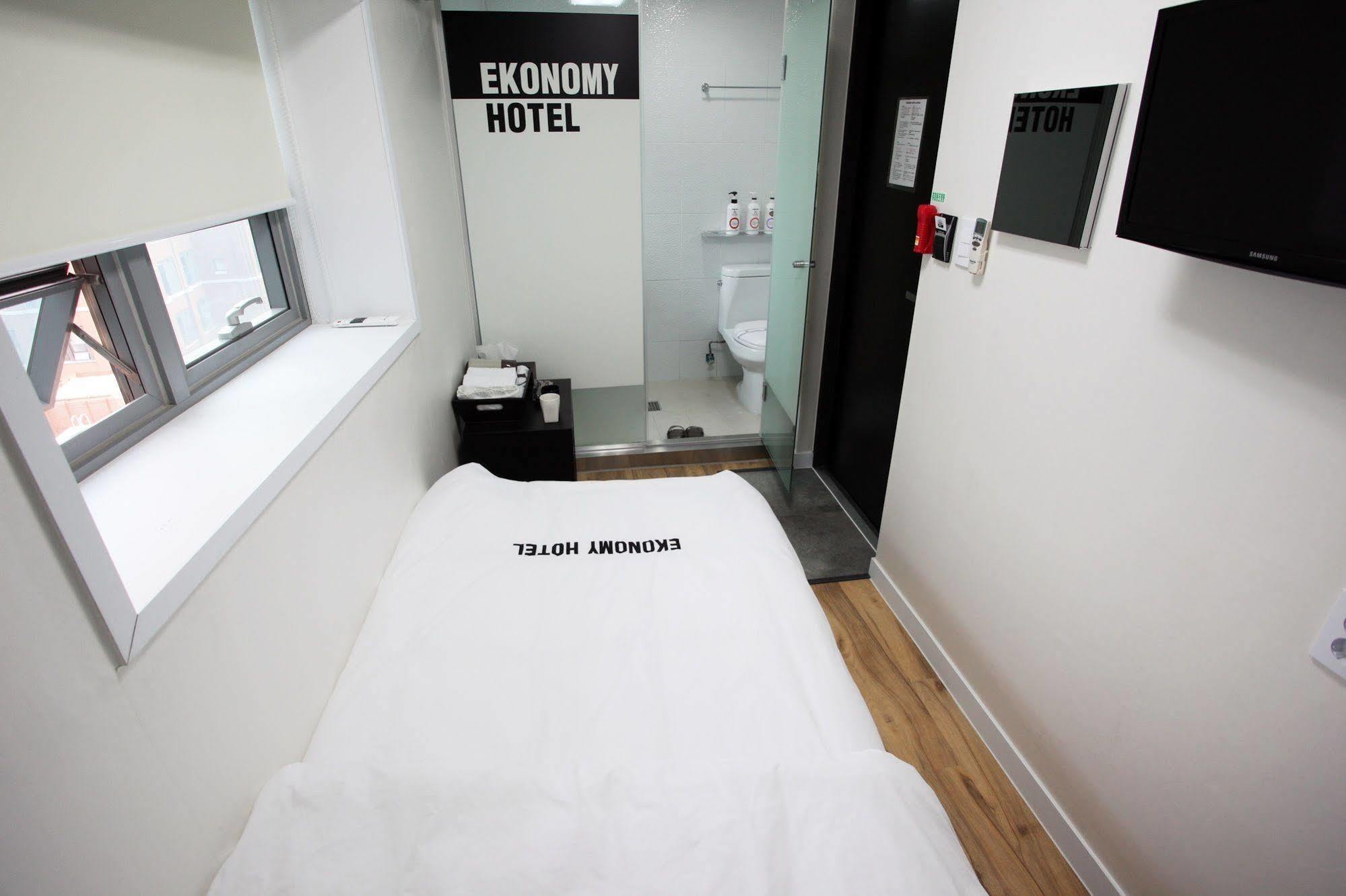 Ekonomy Hotel Myeongdong Central Сеул Екстер'єр фото