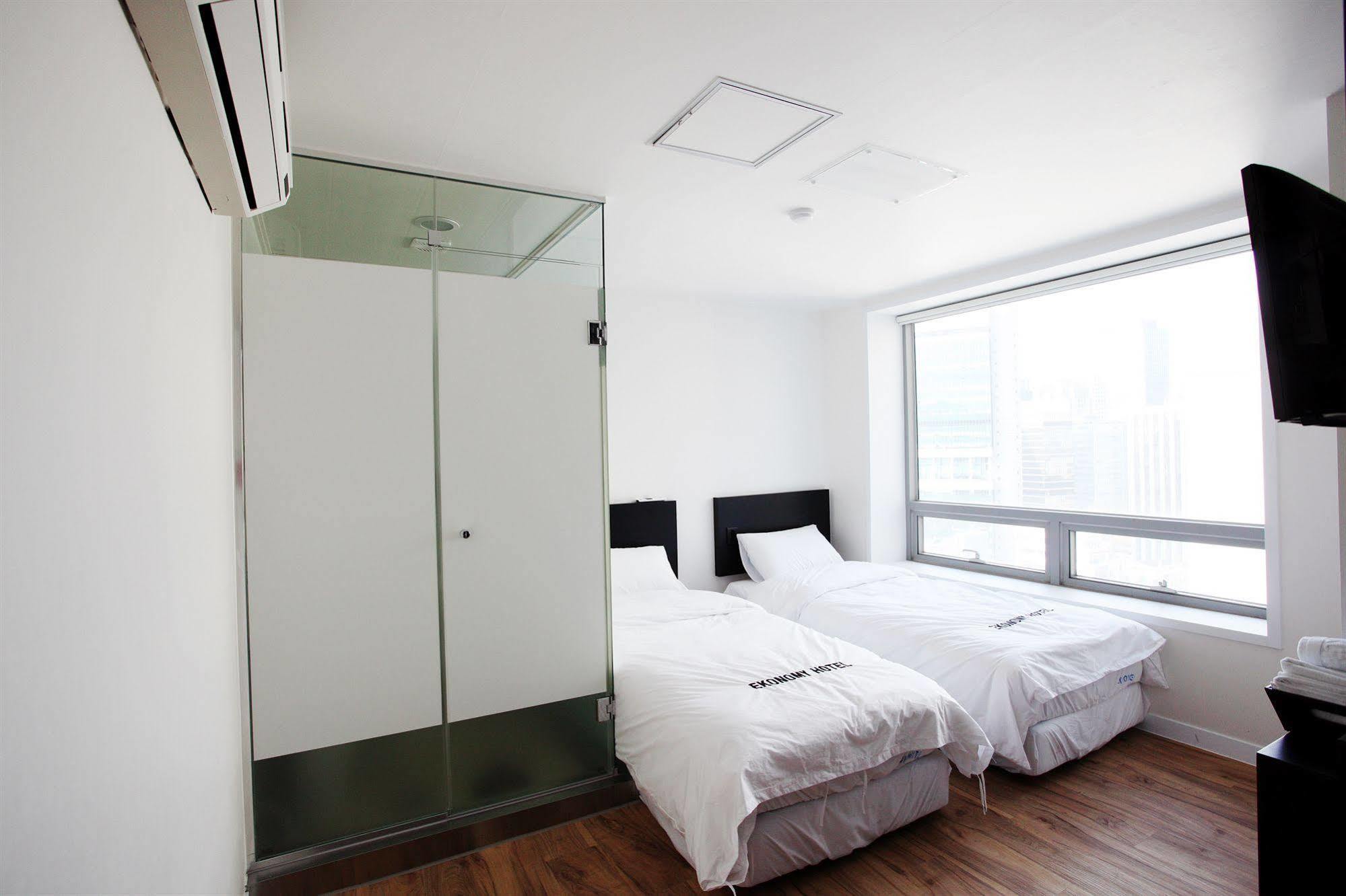 Ekonomy Hotel Myeongdong Central Сеул Екстер'єр фото