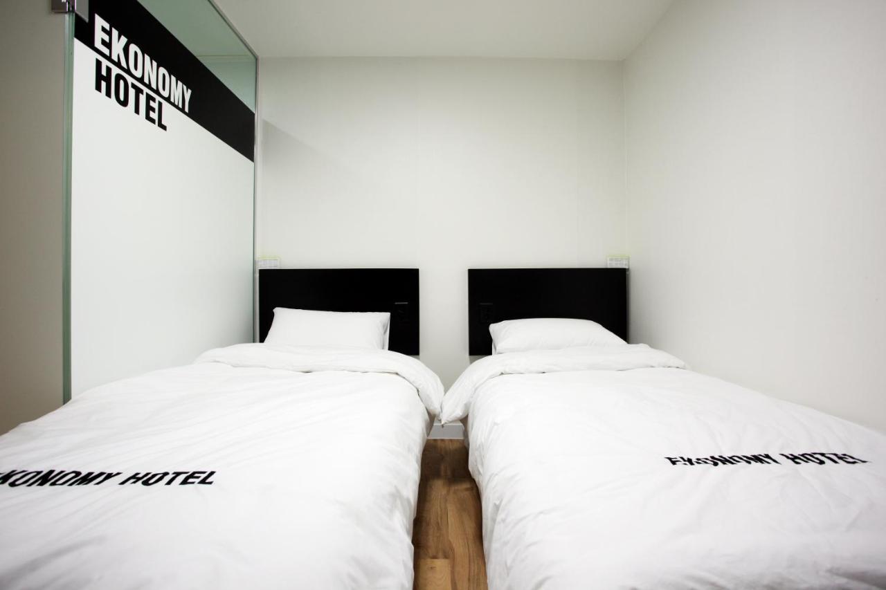 Ekonomy Hotel Myeongdong Central Сеул Екстер'єр фото