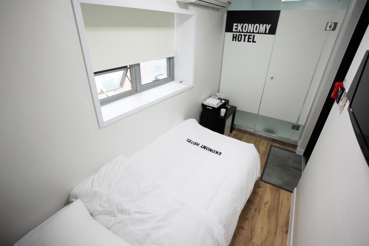 Ekonomy Hotel Myeongdong Central Сеул Екстер'єр фото