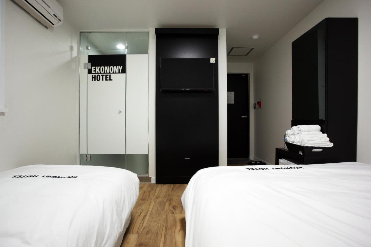 Ekonomy Hotel Myeongdong Central Сеул Екстер'єр фото