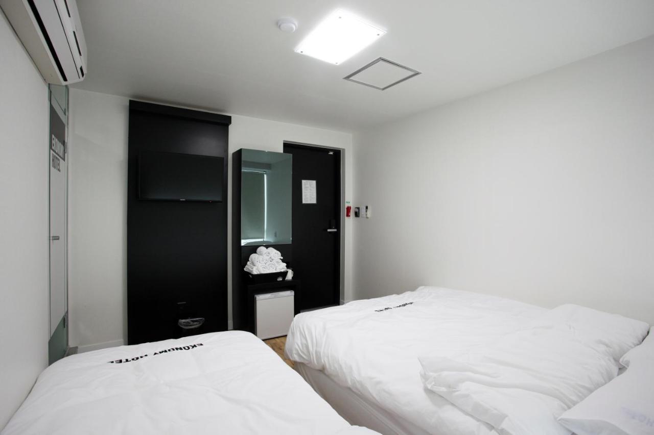 Ekonomy Hotel Myeongdong Central Сеул Екстер'єр фото