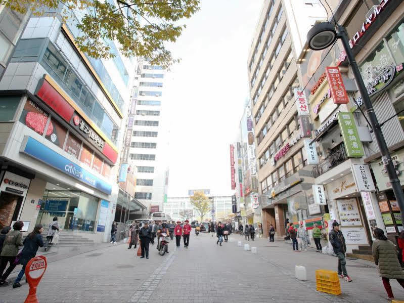 Ekonomy Hotel Myeongdong Central Сеул Екстер'єр фото