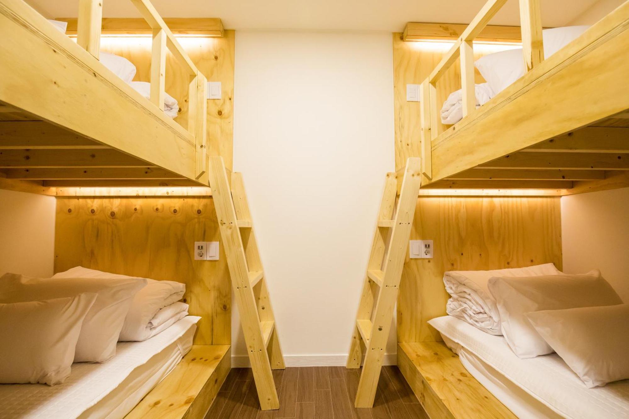 Ekonomy Hotel Myeongdong Central Сеул Екстер'єр фото